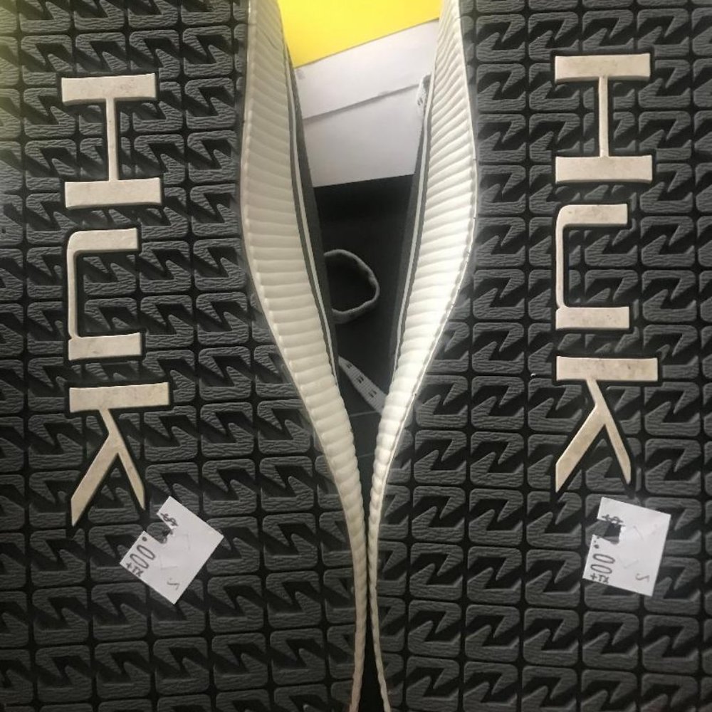 “BRAND-NEW” ON SALE NOW   MEN'S HUK LACE-UP SNEAKERS/ 50% SAVINGS - Picture 3 of 15